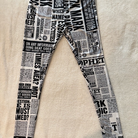 Black and White Newspaper Print Harry Potter Leggings - Picture 1 of 7